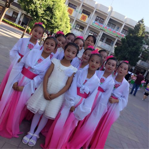童心飞扬，梦想启航——高庙小学四年级五班庆“六一”文艺汇演圆满结束