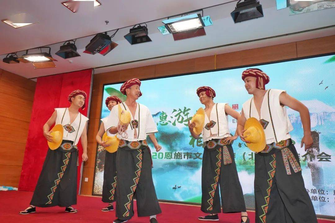 六口茶香飘故宫 恩施民歌如何唱响北京文艺舞台